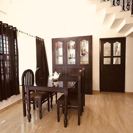 Daffodils Inn Alappuzha Exterior foto
